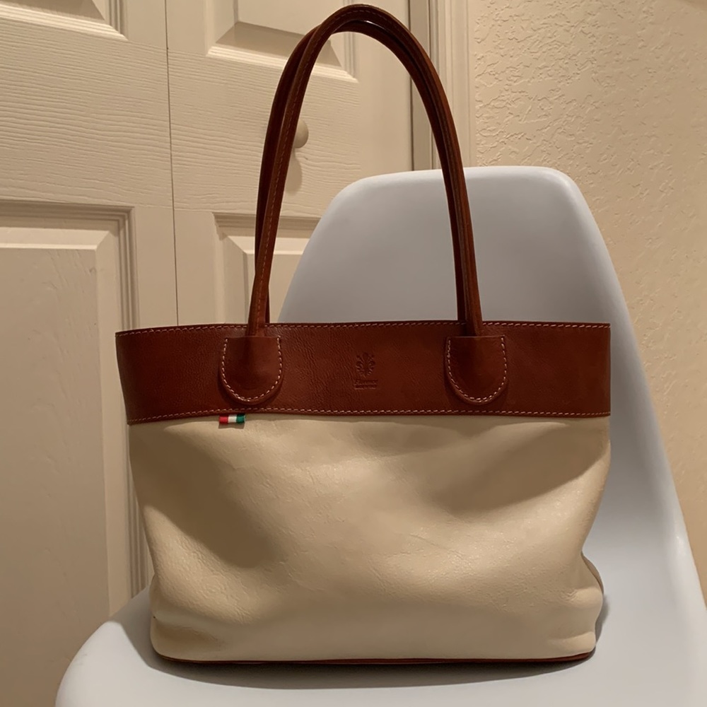 Made in Italy. Genuine leather purse